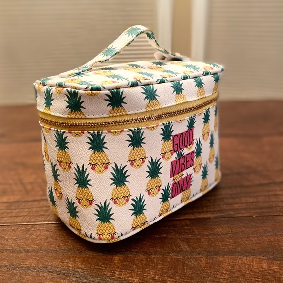 Good Vibes Only Pineapple Cosmetic Carrying Case With Handle - Picture 5 of 12